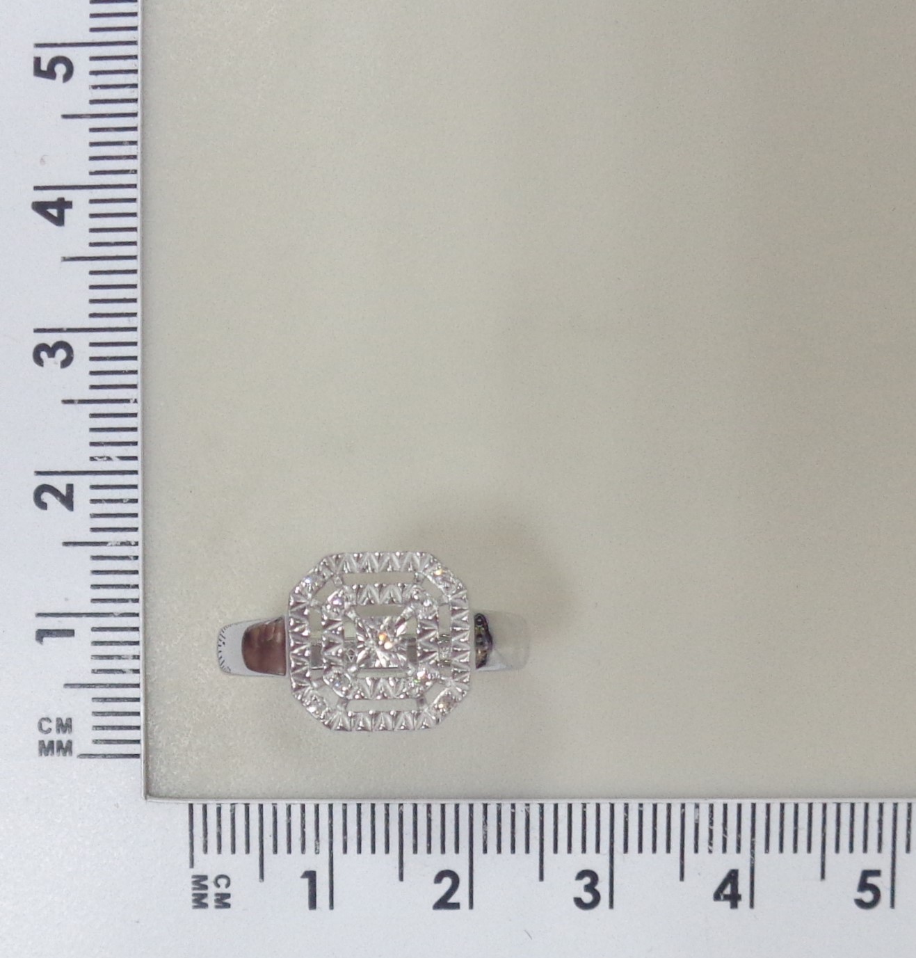 Серебряное кольцо с бриллиантами